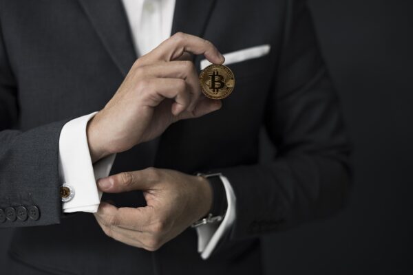 Cryptos New Frontier: Institutional Money And Retail Risk